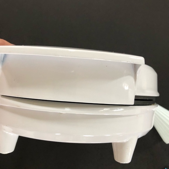 CUCINA PRO Waffle Cone and Bowl Maker- Includes Shaper Roller and Bowl Press - Picture 7 of 8